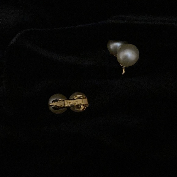 4 for $20 TRIFARI Clip On Double Pearl Earrings - Picture 3 of 5